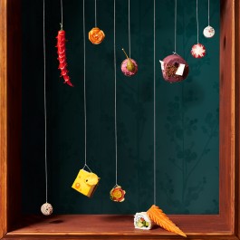 Stillleben von Törtchen, Kuchen, Pralinen, kunstvollem Essen von Anne Barth