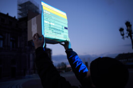 Detail Beamer einstellen, auf Pappkarton gebeamt