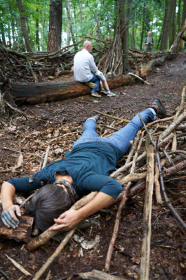 Performance, Portrait liegende Frau, Anne Barth