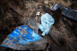 Performance, Lappen mit blauer Farbe, Anne Barth